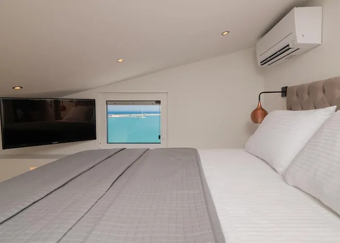 Minimal Loft With Sea View Over Zakynthos Harbor!